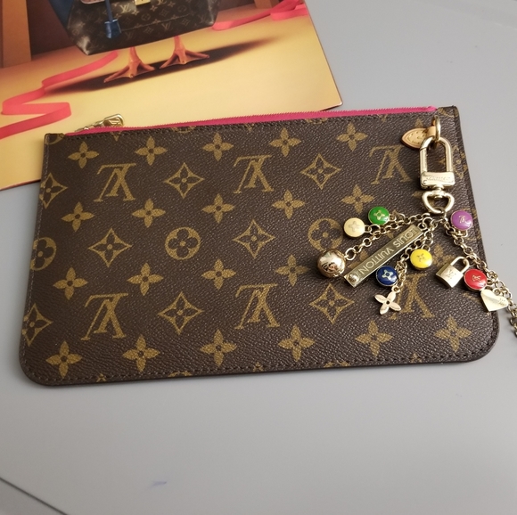 LOUIS VUITTON Classic Monogram Neverfull pouchette - Picture 10 of 13